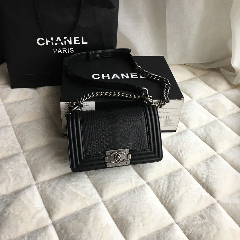 商品名称：シャネル CHANEL JS-CH67085SK 2019年最新入荷 BOY スモール ショルダーバッグ 斜め掛け レディース フラップバッグ 蛇柄
