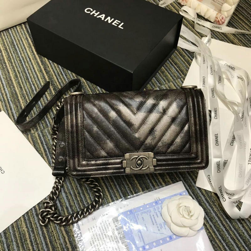商品名称：シャネル CHANEL JS-CH67086VGY 2019年最新入荷 BOY ショルダーバッグ 斜め掛け レディース フラップバッグ 蛇柄