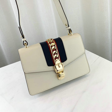 商品名称：グッチ GUCCI  057-GG421882B 2019年最新入荷 シルヴィ スモール ショルダーバッグ レディースかばん カーフスキン