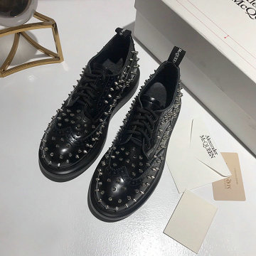 アレキサンダー マックイーン ALEXANDER McQUEEN  26-AMJ20002 2020年秋冬最新入荷 スニーカー 皮靴 レディースシューズ 靴 レースアップシューズ リベット 黒 レザー