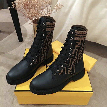 フェンディ FENDI  26-FDJ20005 20200年秋冬最新作 ショートブーツ レディースシューズ カジュアル 靴 レザー 通勤 通学