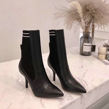 商品名称：フェンディ FENDI 26-FDJ20009  20200年秋冬最新作 ショートブーツ ハイヒールブーツ レディースシューズ ピンヒール カジュアル 靴 レザー 通勤 通学