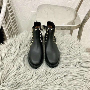 商品名称：ヴァレンティノ Valentino 26-VTJ20013  20200年秋冬最新作 ロックスタッズ ショートブーツ レディースシューズ カジュアルシューズ 靴 レザー