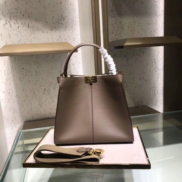 フェンディ FENDI  99-FD2311 2019年最新作 ピーカブー エックスライト トートバッグ ハンドバッグ 通勤 カーフレザー