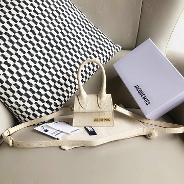 ジャックムー Jacquemus  YS-JQ56038EB 2019年最新入荷 Le sac Chiquito ミニハンドバッグ 斜め掛け ショルダーバッグ レディースかばん レザー