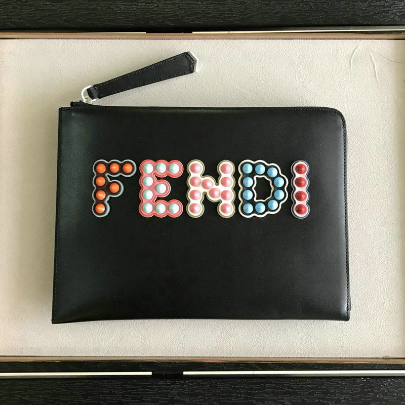 フェンディ FENDI 99-FD0372 2019年最新入荷 クラッチバッグ 手持ちかばん リベット付き カーフスキン 黒
