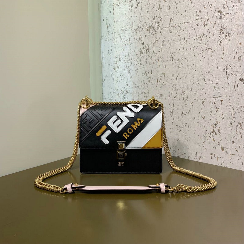 フェンディ FENDI 99-FD639 2019年最新入荷 キャナイ Kan I 斜め掛け ショルダーバッグ レディース 通勤 カーフスキン 黒