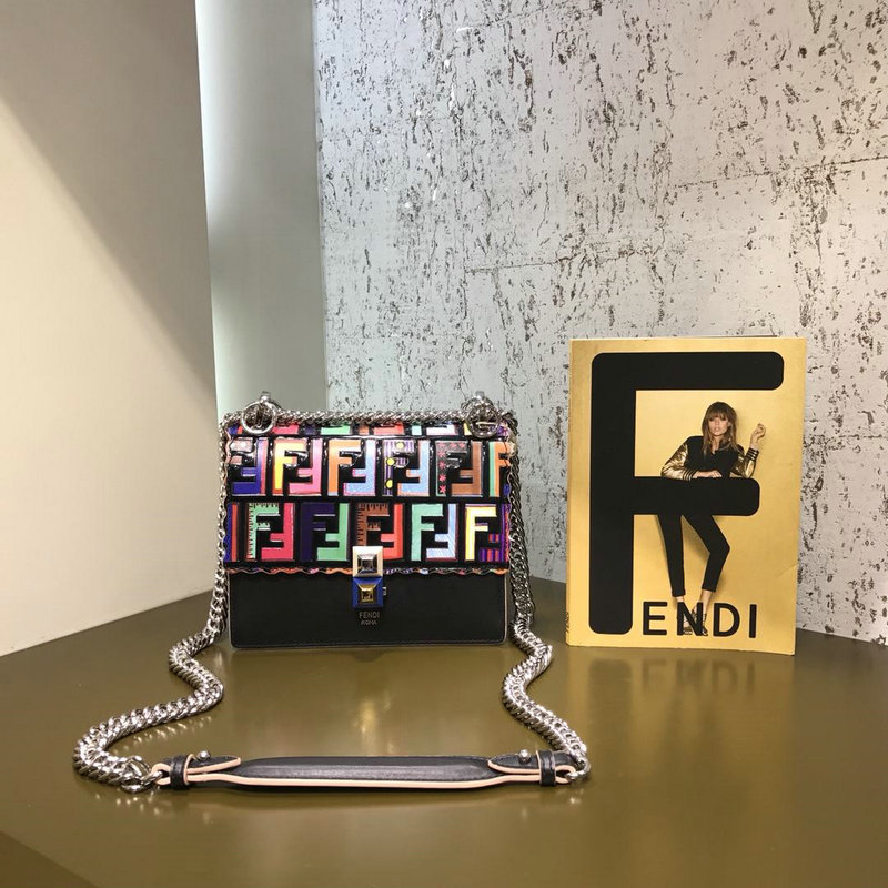 フェンディ FENDI 99-FD6385 2019年最新入荷 キャナイ Kan I 斜め掛け ショルダーバッグ カーフスキン レディースかばん 通勤バッグ