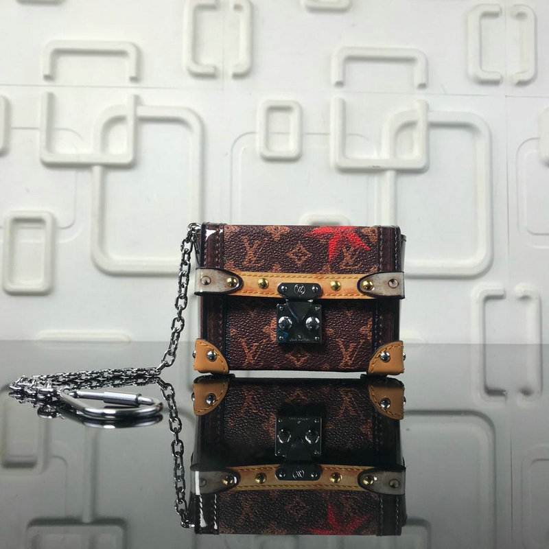 商品名称：ルイヴィトン LOUISVUITTON 99-M52226 2019年最新入荷 チェーン ウォレット 小銭入れ モノグラムキャンパス