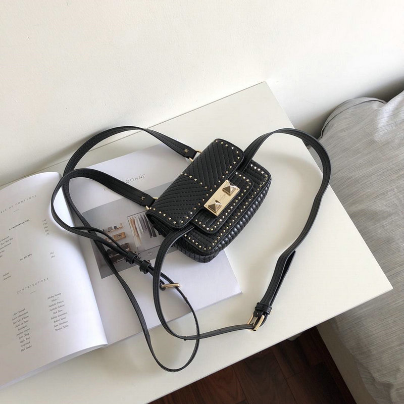 ヴァレンティノ Valentino 99-VL0092 2019年最新入荷 ガラヴァーニ スタッズ 斜め掛け ショルダーバッグ ミニ チェーンウォレット ラムスキン レディース