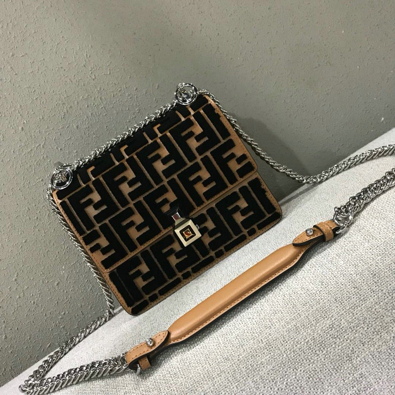 フェンディ FENDI BXN-FD5370 2019年最新作 キャナイ ショルダーバッグ 斜め掛け レディース カーフレザー 通勤