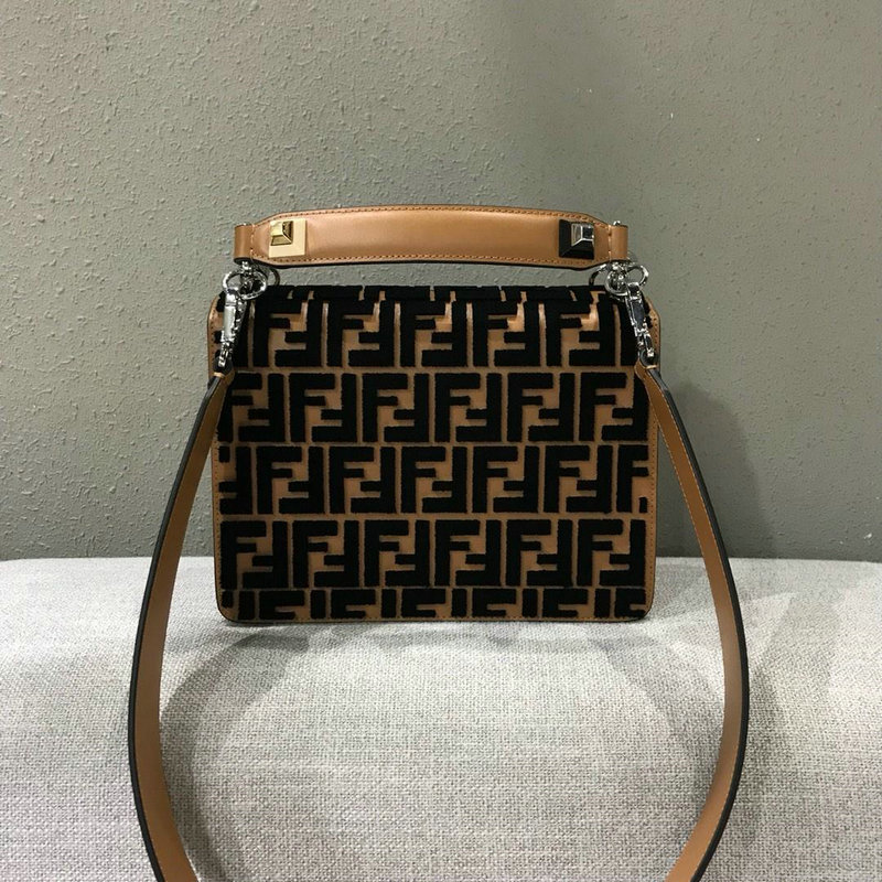 フェンディ FENDI  BXN-FD5371 2019年最新作 キャナイ ショルダーバッグ 斜め掛け レディース カーフレザー 通勤