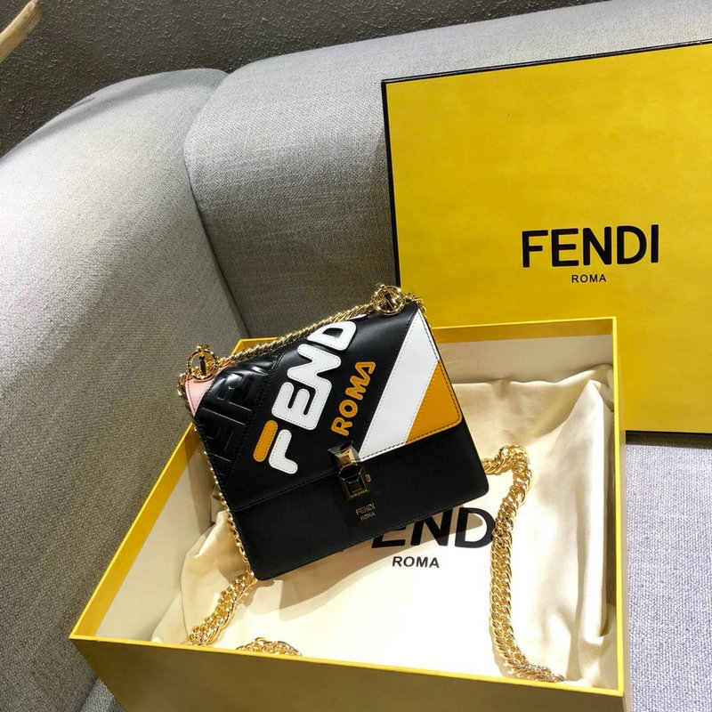フェンディ BXN-FD5388  FENDI 2019年最新作 mania キャナイ Kan I 斜め掛け ショルダーバッグ レディース カーフレザー 通勤