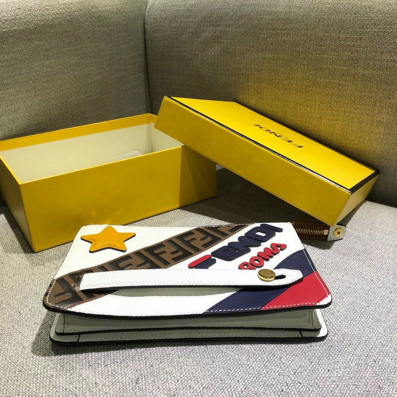 フェンディ FENDI BXN-FD5397 2019年最新作 mania クラッチバッグ 手持ちかばん メンズ レザー 白