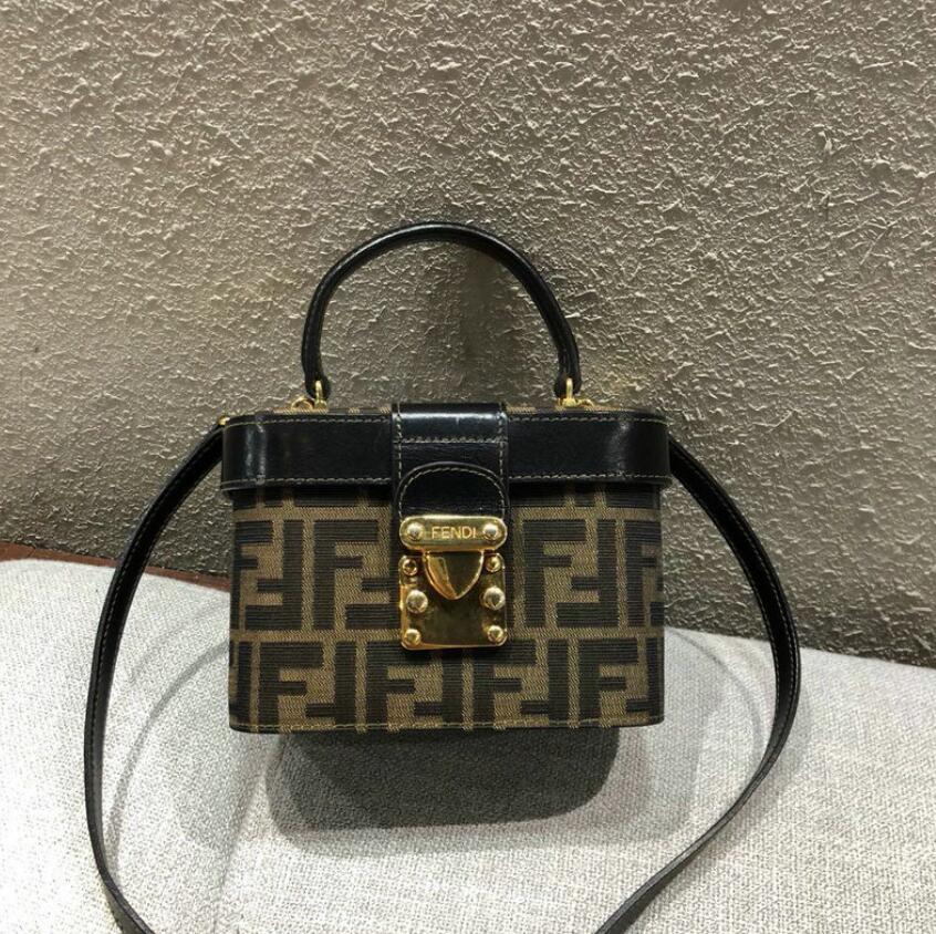 フェンディ FENDI BXN-FD5019 2019年最新作 vintage 化粧箱 弁当箱 ハンドバッグ 2way ショルダーバッグ レザー