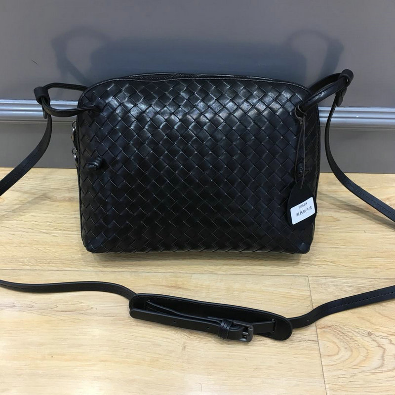 ボッテガヴェネタ BOTTEGAVENETA BOTTEGAVENETA 2019年最新入荷 イントレチャート ナッパ ノディーニ バッグ 斜め掛け ショルダーバッグ レディースかばん カーフスキン