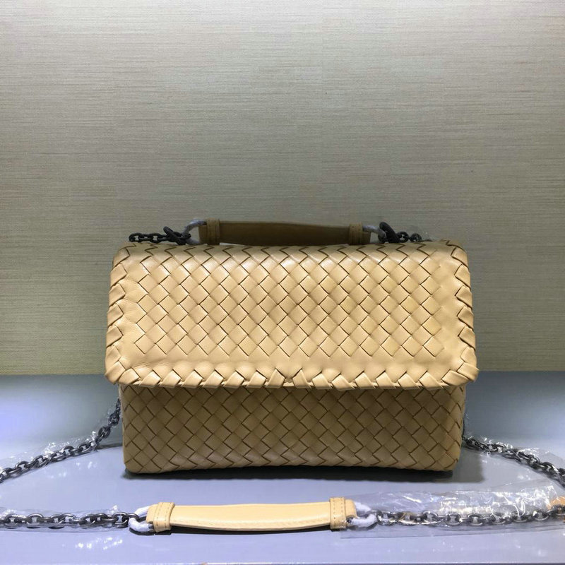 ボッテガヴェネタ BOTTEGAVENETA 2019年最新入荷 イントレチャート ナッパ スモール オリンピアバッグ ショルダーバッグ ベルベット レディースかばん