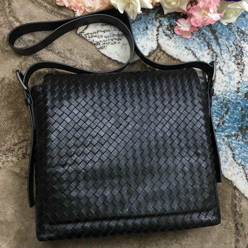 ボッテガヴェネタ BOTTEGAVENETA QJ-BOV7102 2019年最新入荷 イントレチャート メッセンジャーバッグ 斜め掛け ショルダーバッグ メンズ ビジネス 通勤 通学 ラムスキン 黒