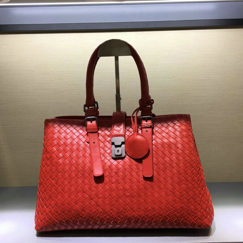 商品名称：ボッテガヴェネタ BOTTEGAVENETA QJ-BOV7453NRD 2019年最新入荷 イントレチャート カーフ ベビー ローマバッグ ハンドバッグ 2way ショルダーバッグ カーフスキン 黒