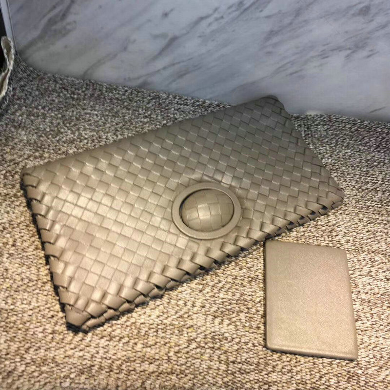 ボッテガヴェネタ BOTTEGAVENETA  QJ-BOV8301 2019年最新入荷 クラッチバッグ 手持ちかばん ストラップ付き財布 ラムスキン
