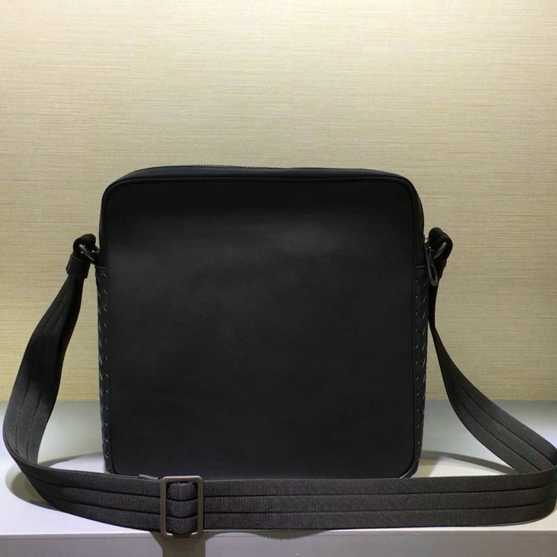 ボッテガヴェネタ BOTTEGAVENETA QJ-BOV9852 2019年最新入荷 メッセンジャーバッグ 斜め掛け ショルダーバッグ メンズ 通勤 通学 カーフスキン 黒