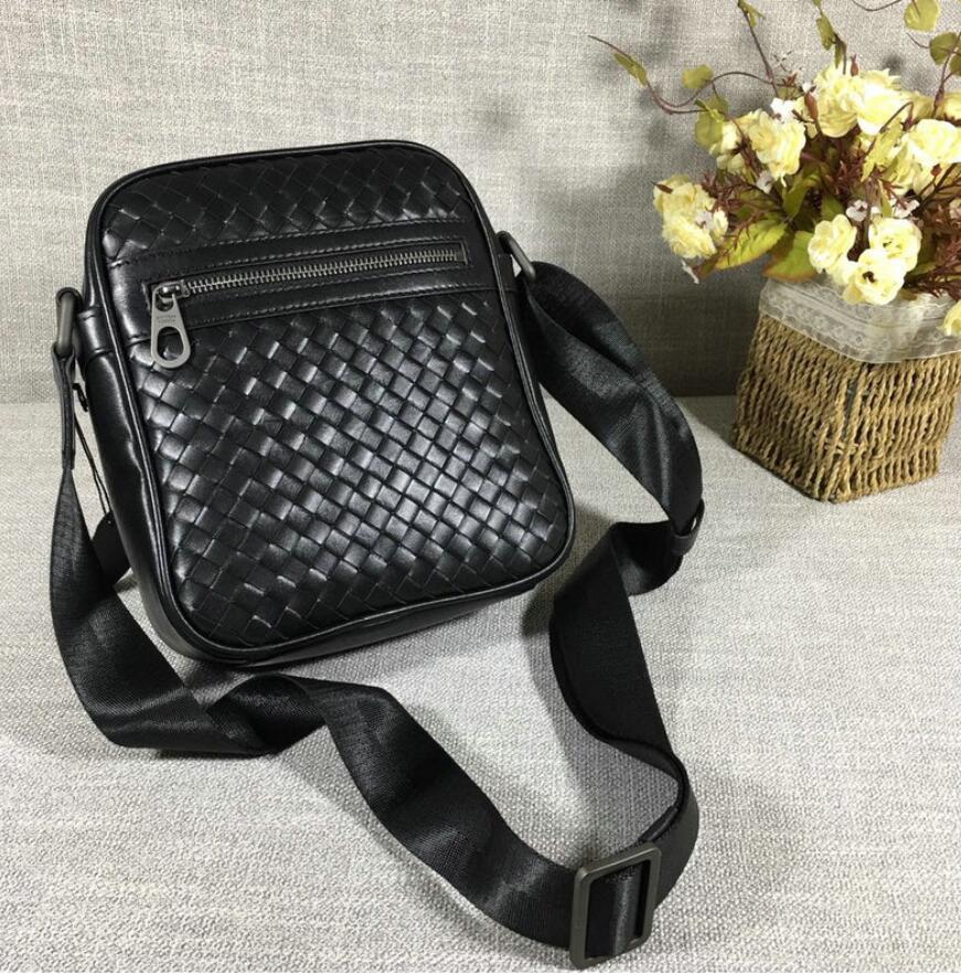 ボッテガヴェネタ BOTTEGAVENETA 2QJ-BOV1055 019年最新入荷 斜め掛け ショルダーバッグ メンズ かばん ビジネス 通勤 カーフスキン