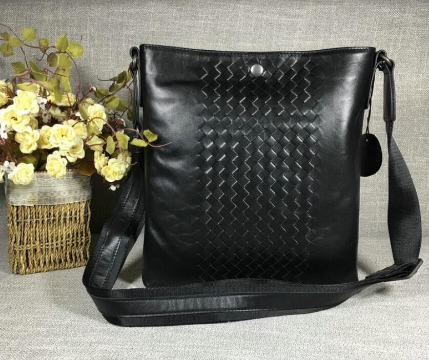 ボッテガヴェネタ BOTTEGAVENETA QJ-BOV8823 2019年最新入荷 メッセンジャーバッグ 斜め掛け ショルダーバッグ メンズ カーフスキン 黒