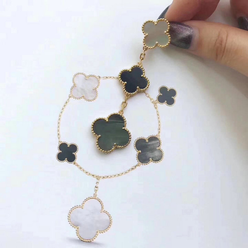 ヴァン クリーフ アーペル Van Cleef Arpels 2019年最新入荷 マジック アルハンブラ イヤリング 3つモチーフ
