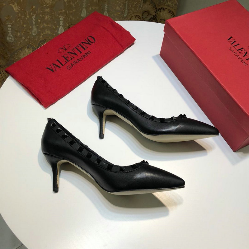 商品名称：ヴァレンティノ Valentino 2019年最新入荷 ロックスタッズ ハイヒールシューズ パンプス とんがりトウ ピンヒール レディース