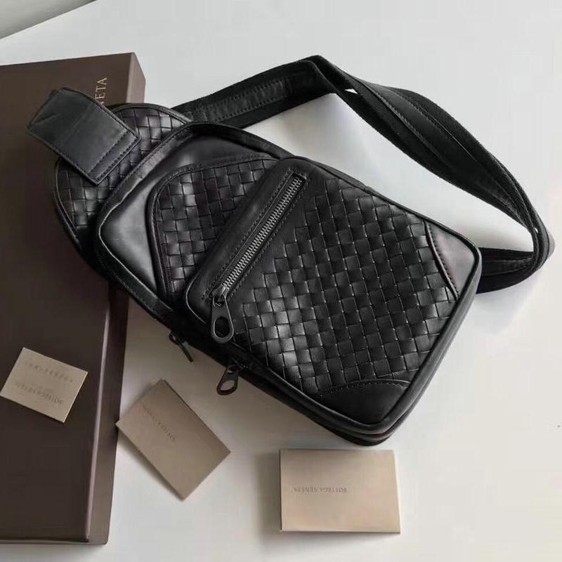 商品名称：ボッテガヴェネタ BOTTEGAVENETA aj-BOV0600 2019年最新入荷 ボディバッグ チェストバッグ イントレチャート メンズバッグ カーフスキン 黒