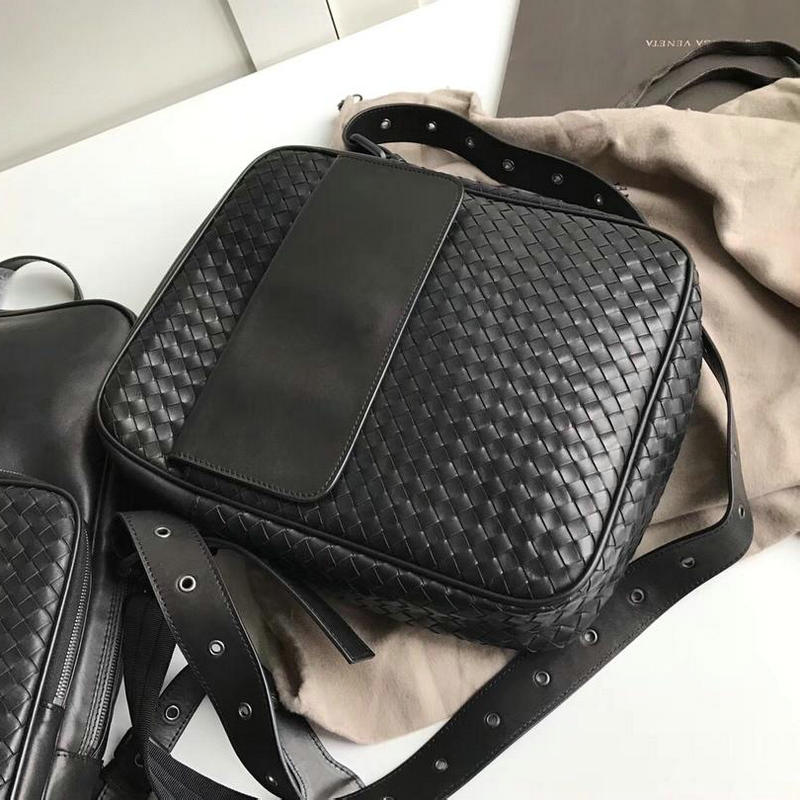 ボッテガヴェネタ BOTTEGAVENETA 2aj-BOV7118 019年最新入荷 イントレチャート 斜め掛け ショルダーバッグ カーフスキン メンズバッグ 黒