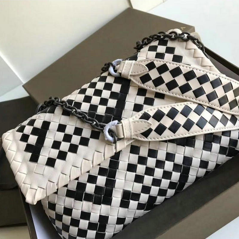 ボッテガヴェネタ BOTTEGAVENETA aj-BOV9987B 2019年最新入荷 イントレチャート 斜め掛け ショルダーバッグ レディースかばん レザー