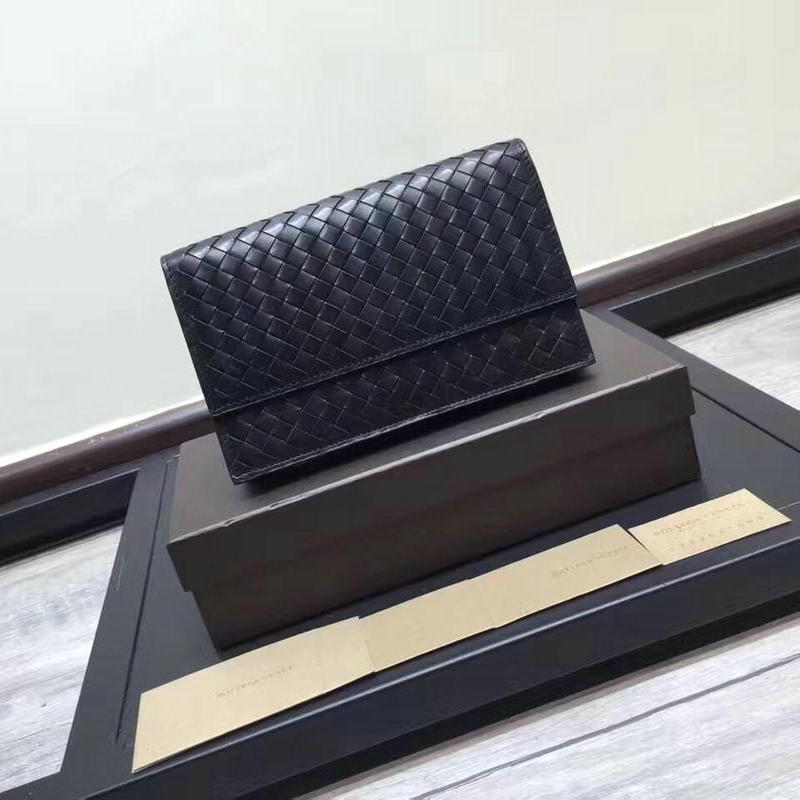 ボッテガヴェネタ BOTTEGAVENETA 2019年最新入荷 イントレチャート フラップバッグ 手持ちかばん クラッチバッグ カーフスキン 黒