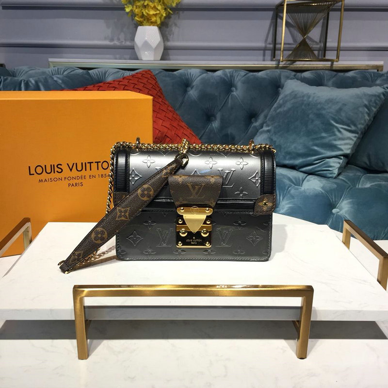 商品名称：ルイヴィトン LOUISVUITTON 057-M90443H 2019年最新入荷 LVワインウッド PM ショルダーバッグ モノグラムヴェルニ