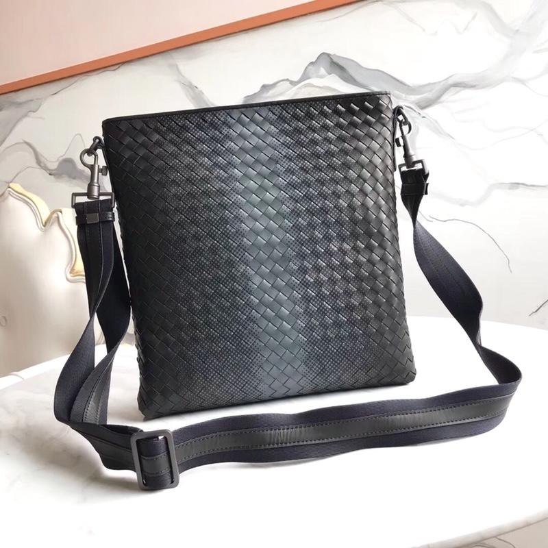 商品名称：ボッテガヴェネタ BOTTEGAVENETA aj-BOV276357T 2019年最新入荷 イントレチャート VN スモール メッセンジャーバッグ メンズ ビジネス ショルダーバッグ 通勤 黒