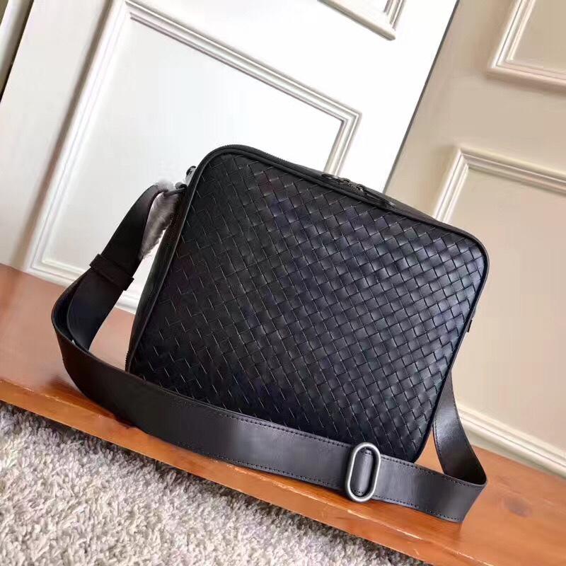 ボッテガヴェネタ BOTTEGAVENETA aj-BOV410667 2019年最新入荷 イントレチャート 斜め掛け ショルダーバッグ メンズかばん カーフスキン 通勤 通学