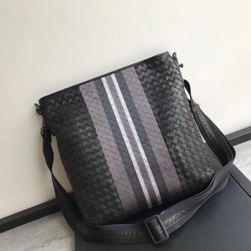 ボッテガヴェネタ BOTTEGAVENETA aj-BOV429043T 2019年最新入荷 イントレチャート 斜め掛け ショルダーバッグ メンズかばん カーフスキン 黒