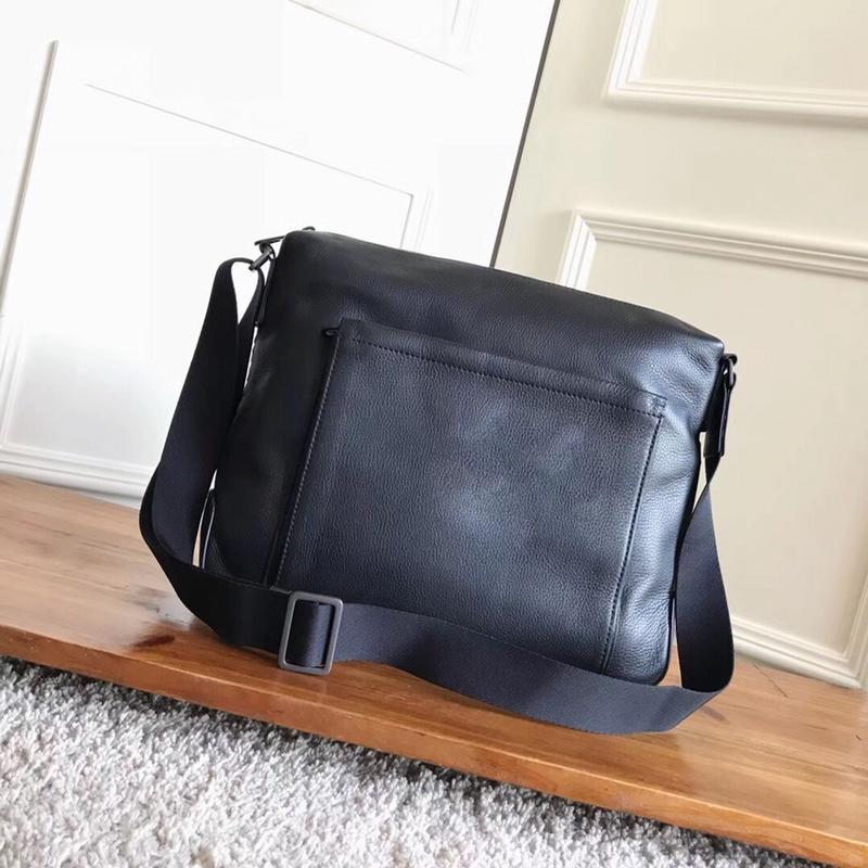 ボッテガヴェネタ BOTTEGAVENETA aj-BOV4406182019年最新入荷 斜め掛け ショルダーバッグ メンズバッグ ビジネス 通勤 通学