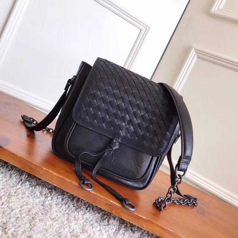 ボッテガヴェネタ BOTTEGAVENETA 2aj-BOV444960 019年最新入荷 イントレチャート 斜め掛け ショルダーバッグ ミニバッグ カーフスキン 鞄 黒