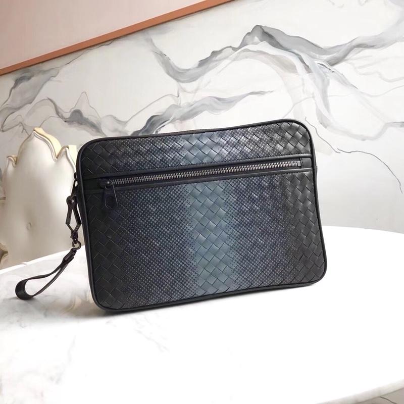 商品名称：ボッテガヴェネタ BOTTEGAVENETA 2aj-BOV493939 019年最新入荷 イントレチャート ストラップ付き 手持ちかばん クラッチバッグ メンズバッグ ビジネス カーフスキン