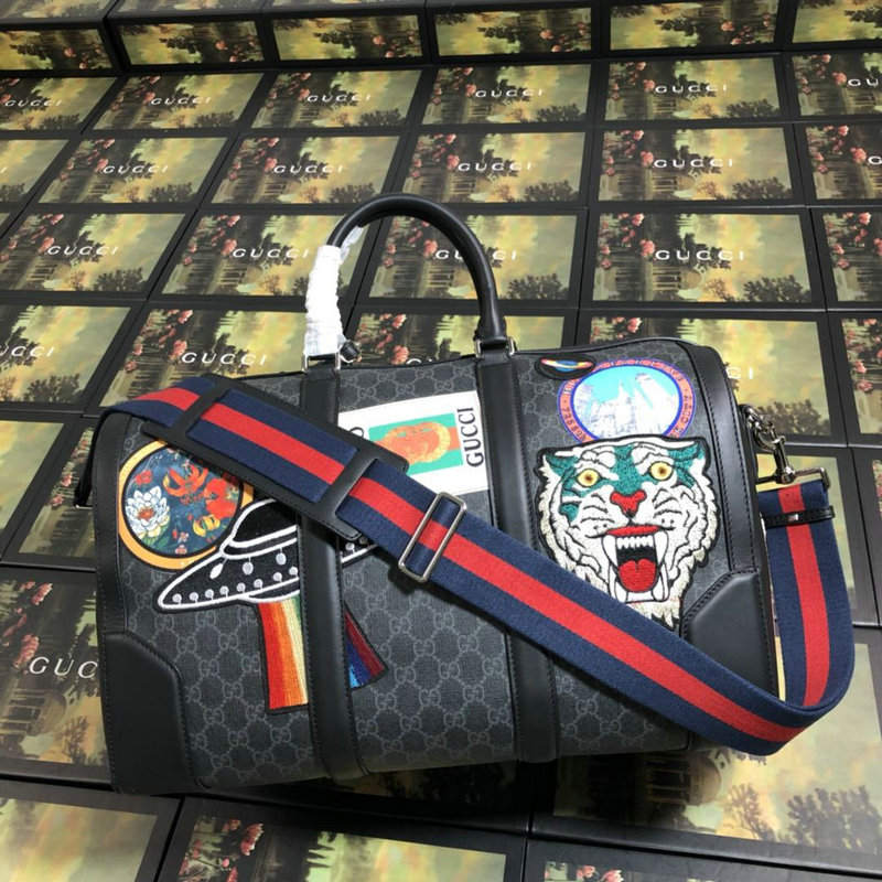 商品名称：グッチ GUCCI 2019年夏最新作 グッチ クーリエ ソフト 057-GG474131K GGスプリーム キャリーオン ダッフルバッグ ボストンバッグ 旅行かばん 黒