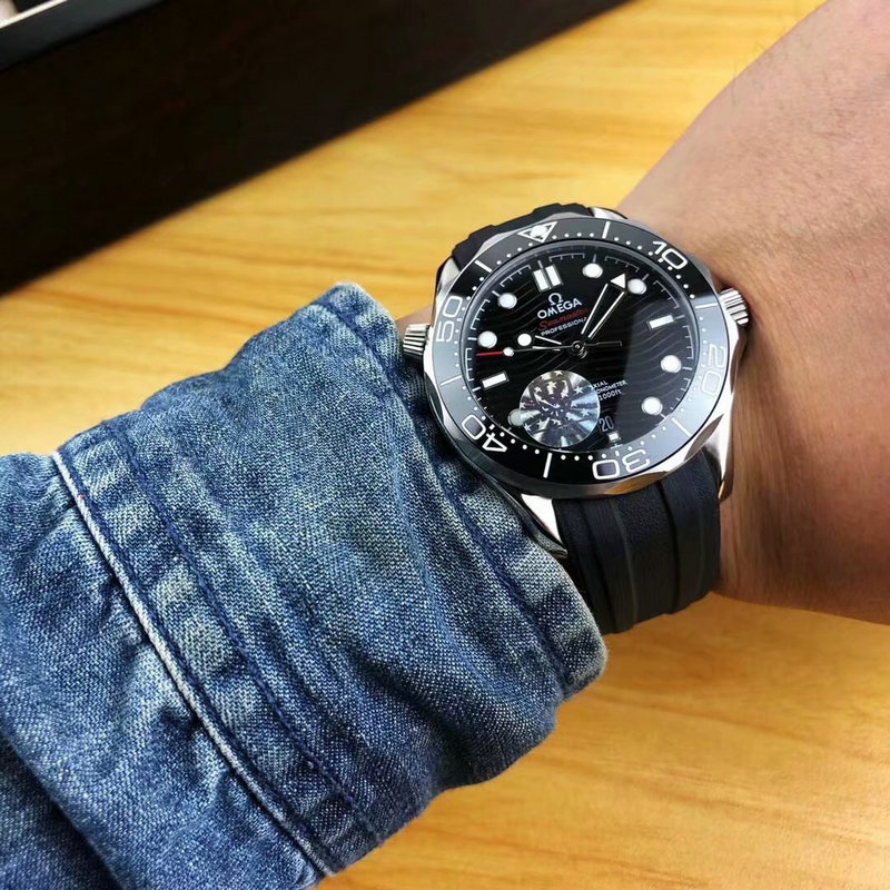 商品名称：オメガ OMEGA ZX-OMT19014 2019年最新入荷 ーアクシャル マスター クロノメーター ウォッチ メンズ 腕時計 自動巻き 時計 カレンダー付き