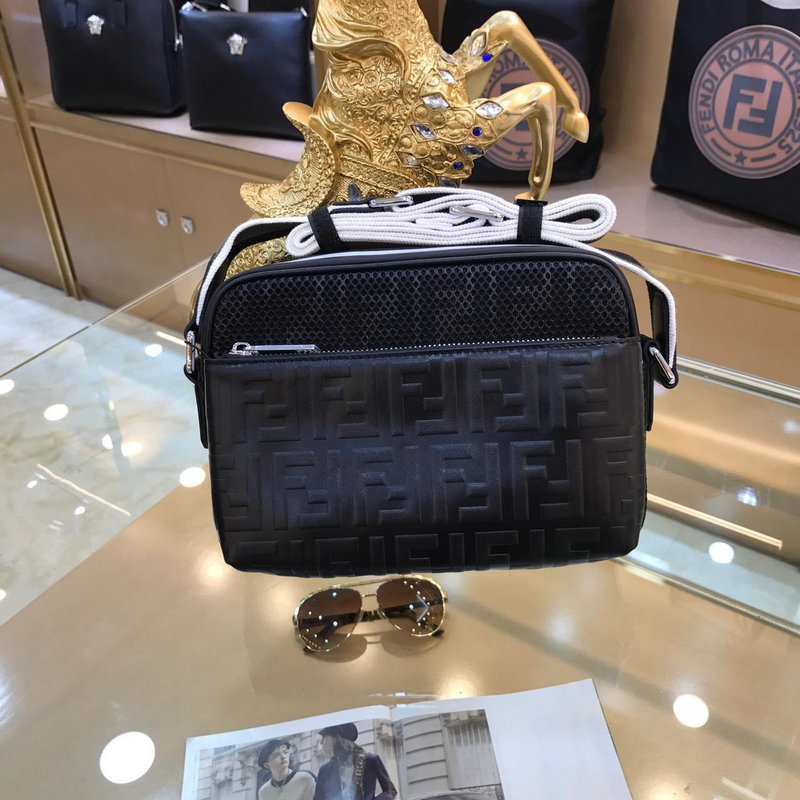 フェンディ FENDI GH-FD8778 2019年最新入荷 斜め掛け ショルダーバッグ メンズかばん 鞄 FFロゴ 男性用 カーフスキン