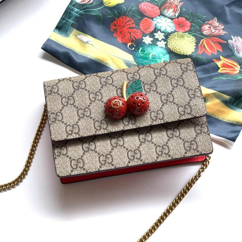 商品名称：グッチ GUCCI 2019年最新入荷 チェリー付き GGスプリーム キャンバス 斜め掛け ショルダーバッグ チェーンウォレット