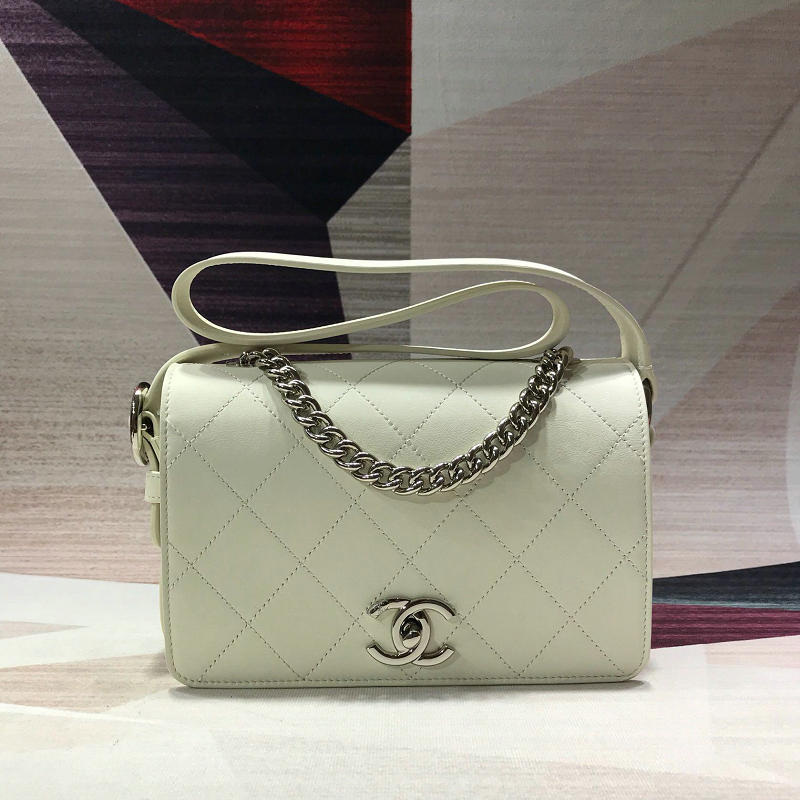 商品名称：シャネル CHANEL CH0574 2019年最新入荷 斜め掛け ショルダーバッグ フラップバッグ レディースかばん カーフスキン