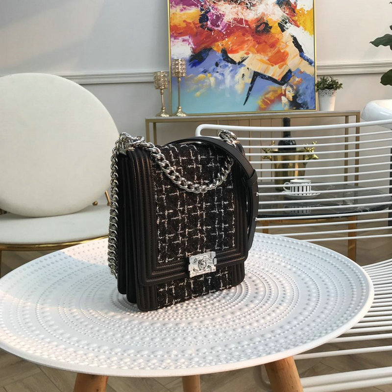 商品名称：CHANEL シャネル CC-CH0130RBK 2019年最新作 BOY 斜め掛け ショルダーバッグ ツイード カーフスキン レディースかばん 黒