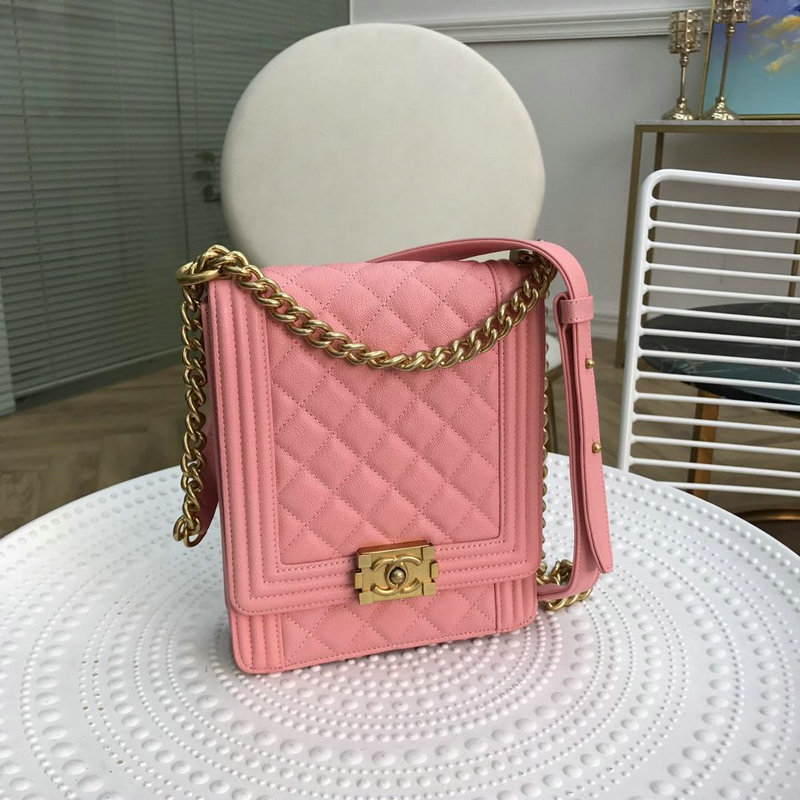 商品名称：CHANEL シャネルv 2019年最新作 BOY 斜め掛け ショルダーバッグ グレインド カーフスキン レディースかばん 黒