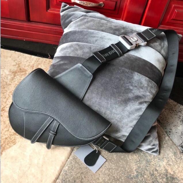 クリスチャンディオール CHRISTIAN DIOR 063-CD8650 2019年最新入荷 フラップバッグ 斜め掛け ショルダーバッグ レディースかばん レザー