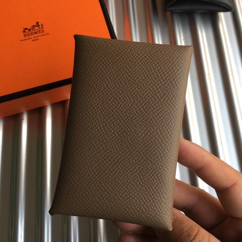 エルメス HERMES 063-HE0441DH　2019年最新入荷 カルヴィ カードケース 名刺入れ カードホルダー 二つ折り コンパクト 小銭入れ ヴォーエプソン