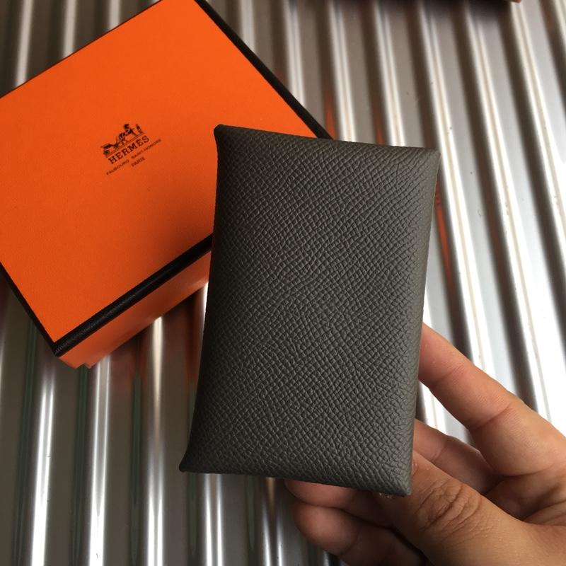 エルメス HERMES  063-HE0441TH 2019年最新入荷 カルヴィ カードケース 名刺入れ カードホルダー 二つ折り コンパクト 小銭入れ ヴォーエプソン